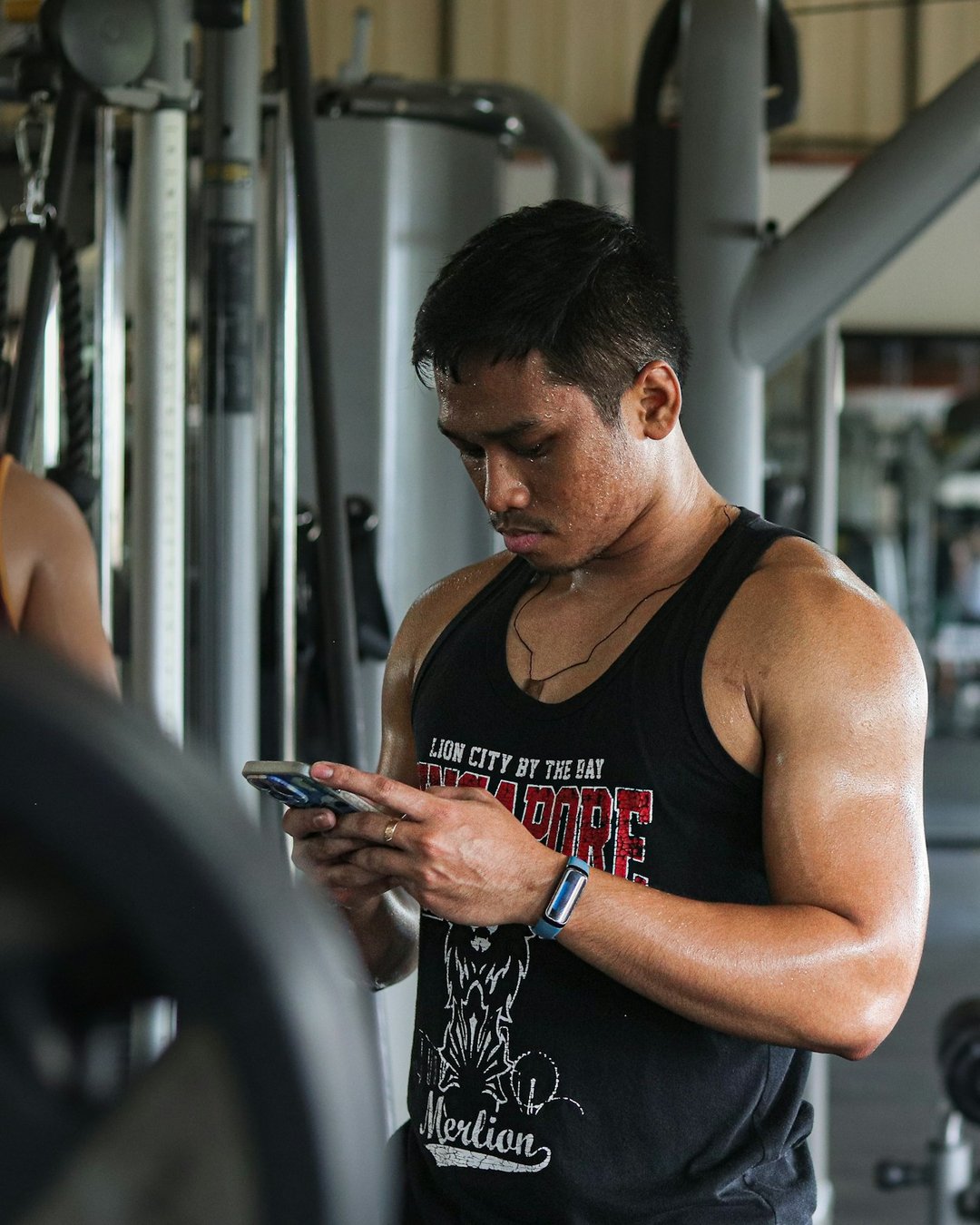 Athlete logging his meal in CarbMeNot between sets at the gym